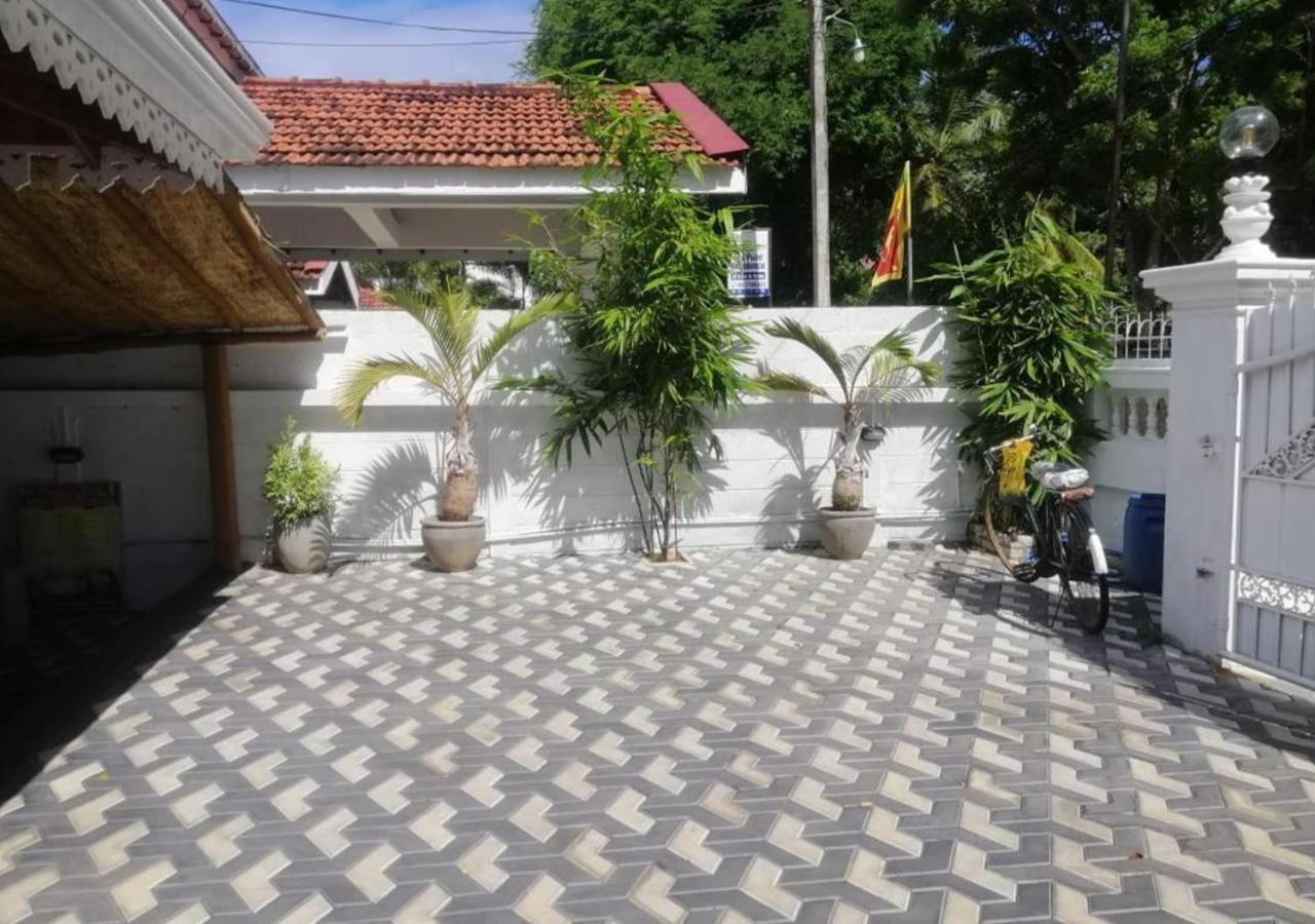 Cozy Inn Negombo Exterior photo