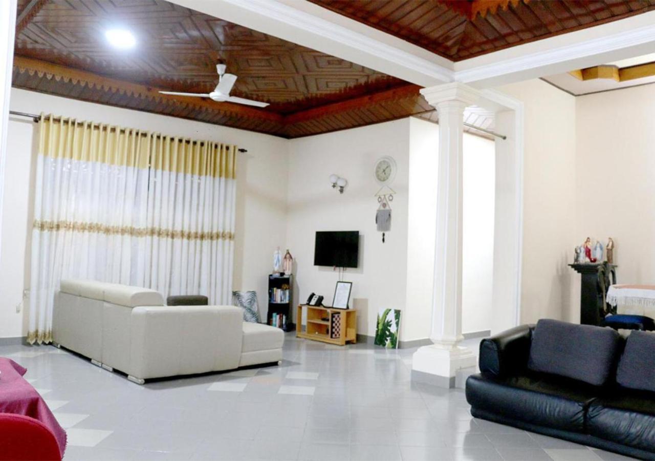 Cozy Inn Negombo Exterior photo